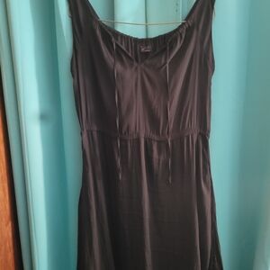 GAP Black MiniDress  L 100% Poly 19" Pit 39" L 2 Pockets Gathers @ Waisr/Top